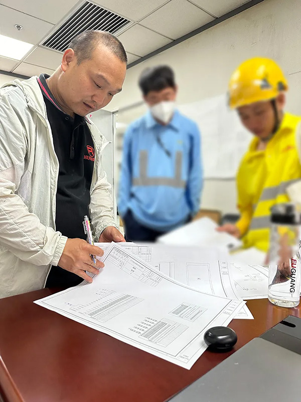 環瑞電伴熱技術人員和客戶交流方案.jpg